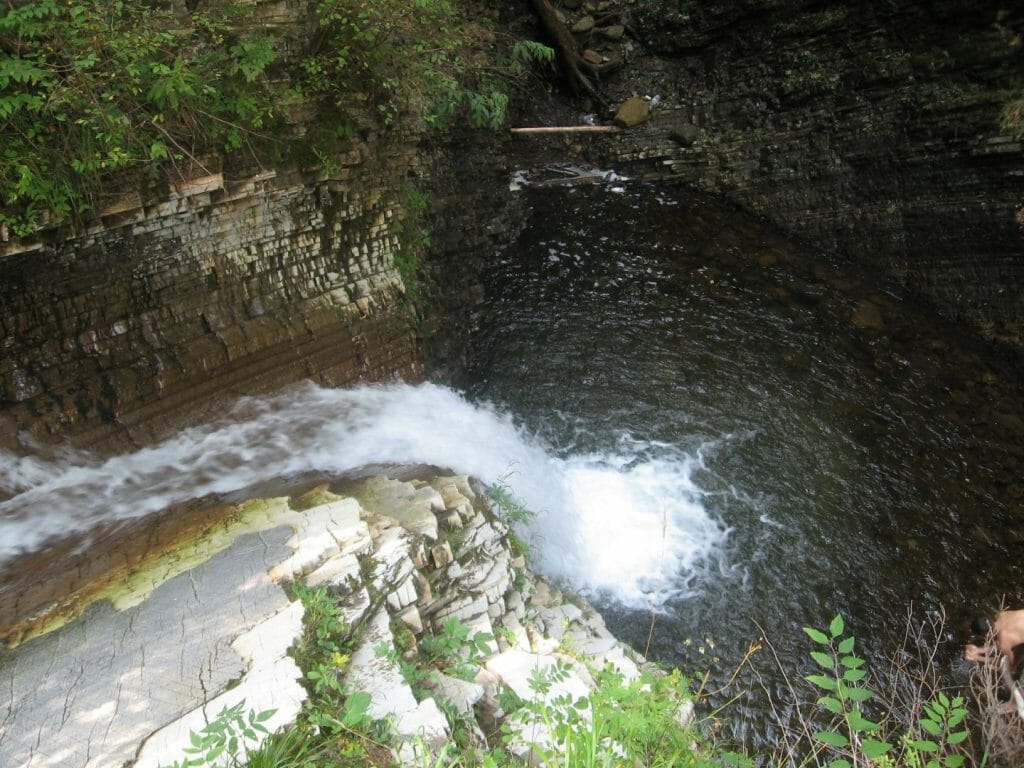 Йога біля Черницького водоспаду